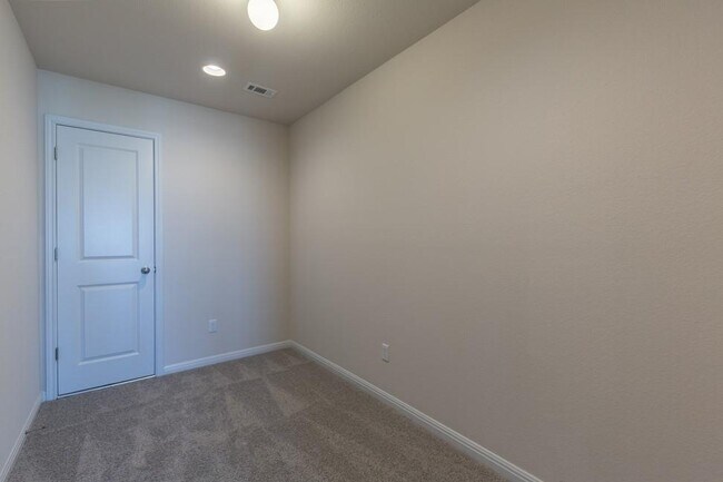 Building Photo - 205 Falkland St