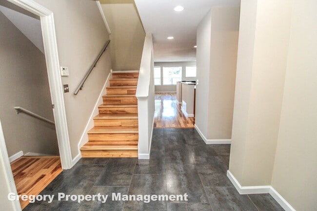 Building Photo - 11342 NE 67th St