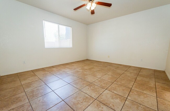 Building Photo - 1083 Desert Oak Pl