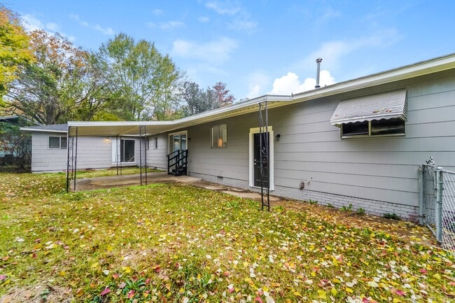 Building Photo - 1047 Garden Park Dr