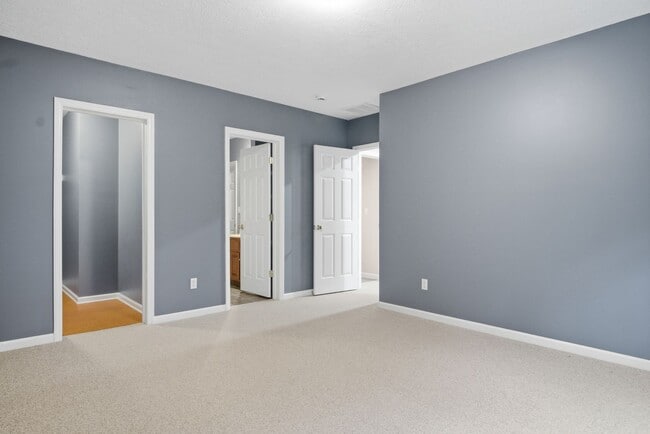 Building Photo - 4 Bed/3 Bath. Pet Friendly. Master on Main