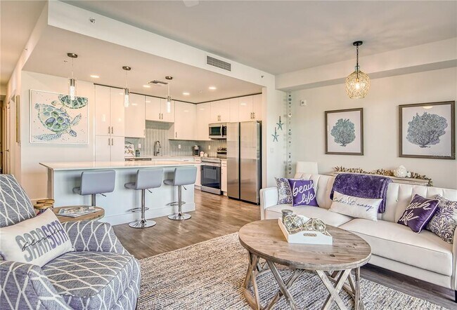 Building Photo - 1709 N Tamiami Trl