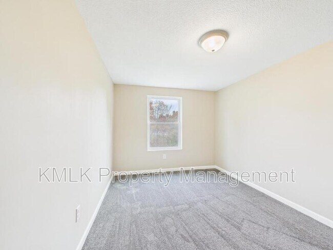 Building Photo - 9042 Maple Grove Rd