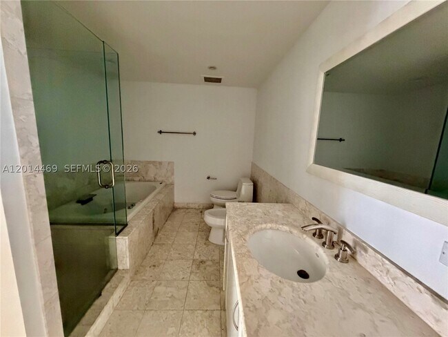 Building Photo - 1331 Brickell Bay Dr