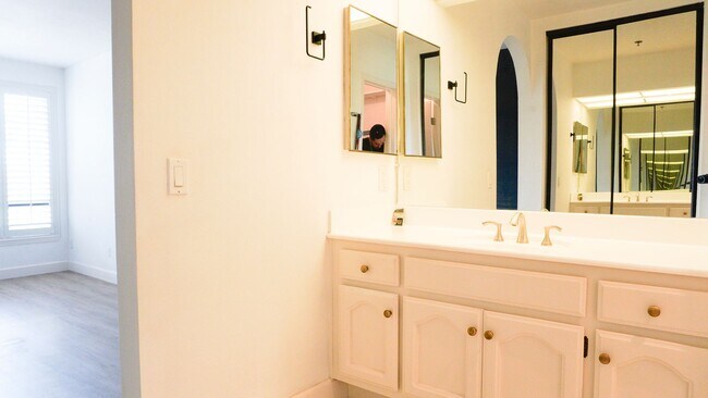 Building Photo - Resort style living - 2 Bd/2Ba 1,112 SqFt Condo