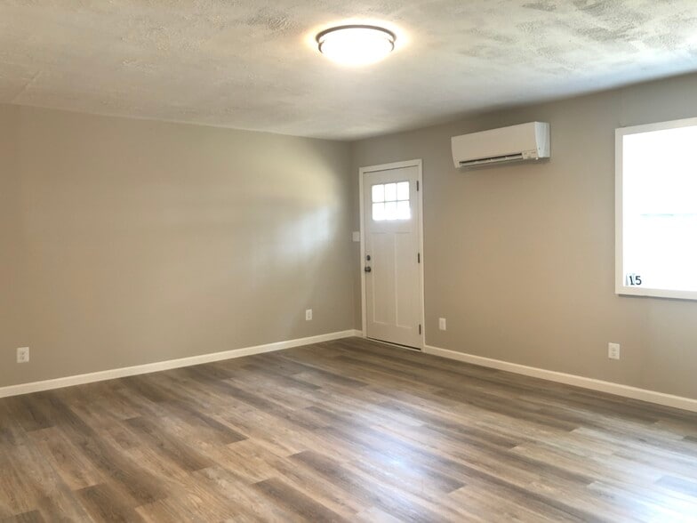 Living room - 15 Pineview Ave