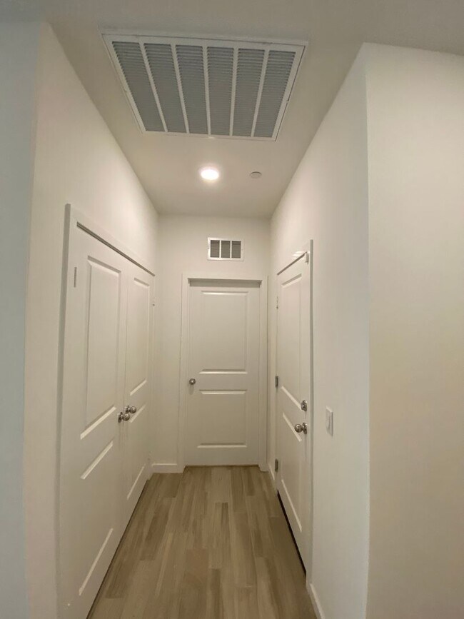 Building Photo - Beautiful Home with Solar