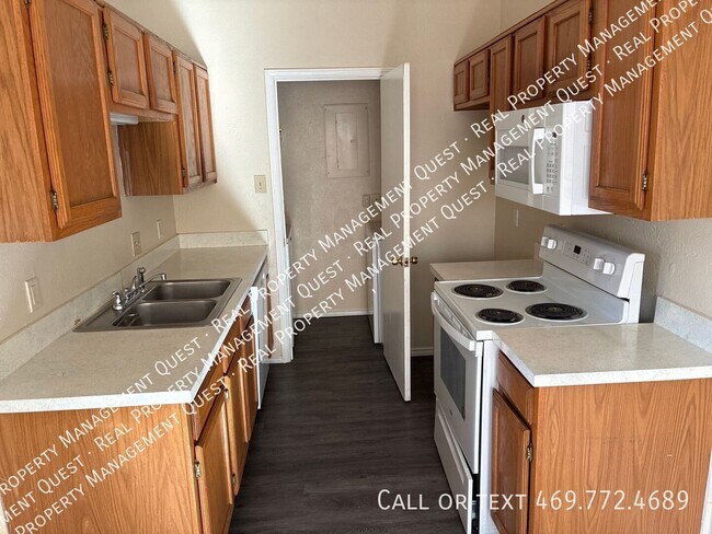Building Photo - 611 Oriole Blvd