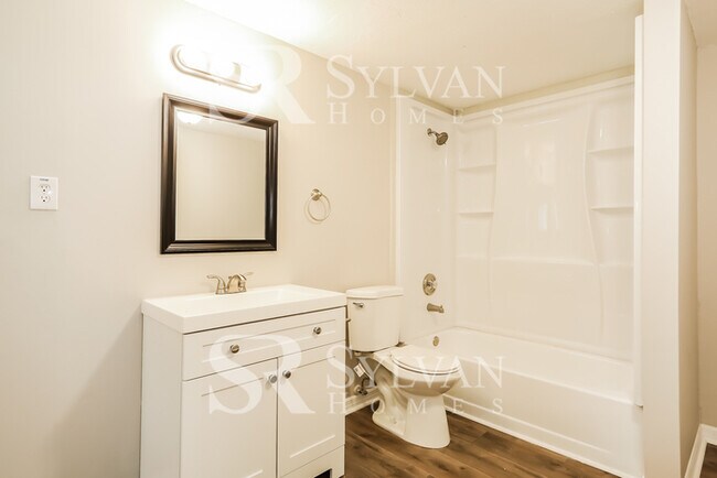 Building Photo - The living is easy in this 3 bedroom, 2 bathroom home!