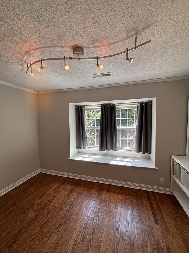 Building Photo - NEW LISTING!  3-bedroom, 3.5-bath townhome...