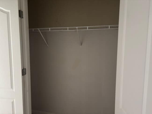 Building Photo - 2 Bedroom Townhouse