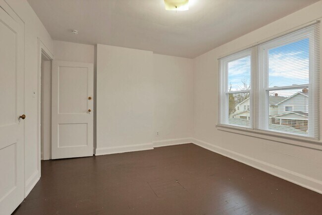 Building Photo - 1161-1163 Linwood Ave