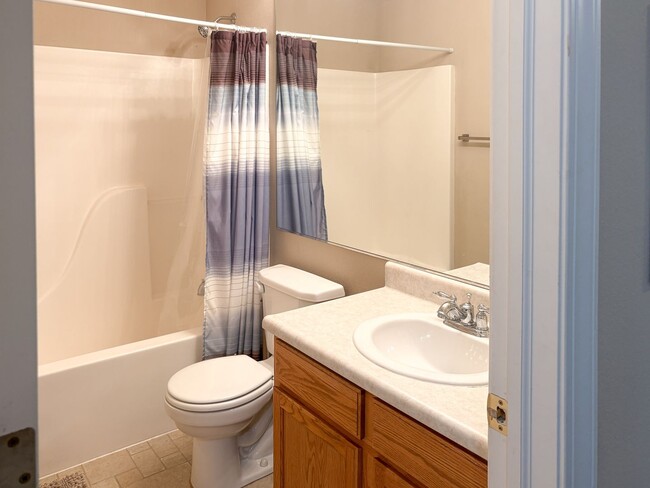 Building Photo - 3533 S Glasgow Cir
