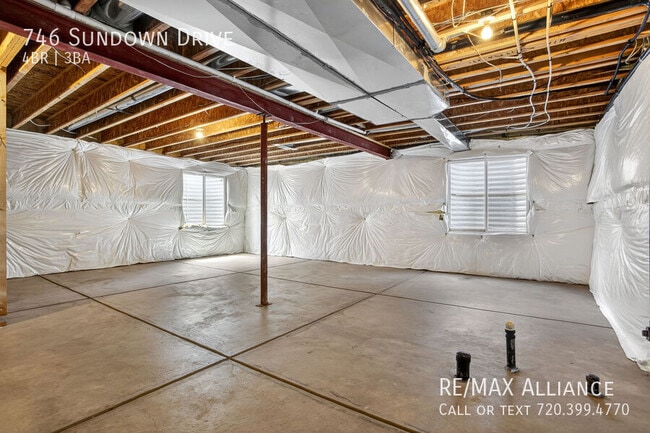 Building Photo - 746 Sundown Dr