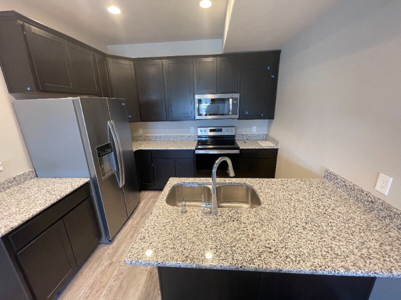 Building Photo - 6565 Carriage Meadows Dr