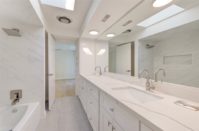 Building Photo - 50 Saddlebrook Ln