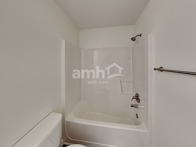 Building Photo - 7014 Roselake Cir