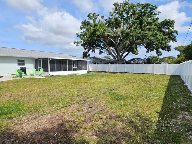 Building Photo - 426 Pineview Dr