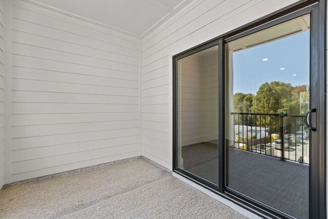 Building Photo - Gorgeous New Construction!  Updated Kitche...