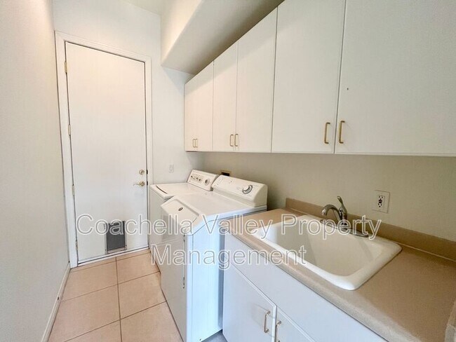 Building Photo - 20 Trafalgar