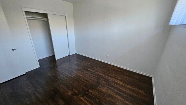 Building Photo - 1219 N Ardmore Ave