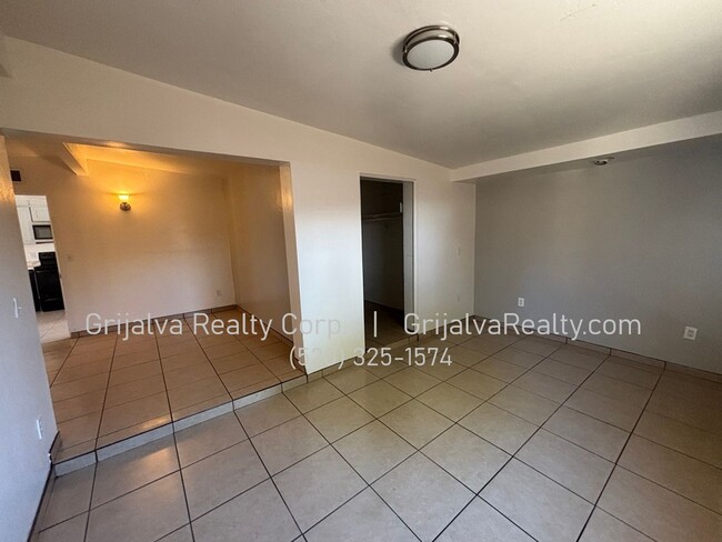 Building Photo - 2116 W Calle Fortunado