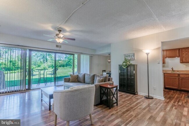 Building Photo - 22 Hermitage Dr