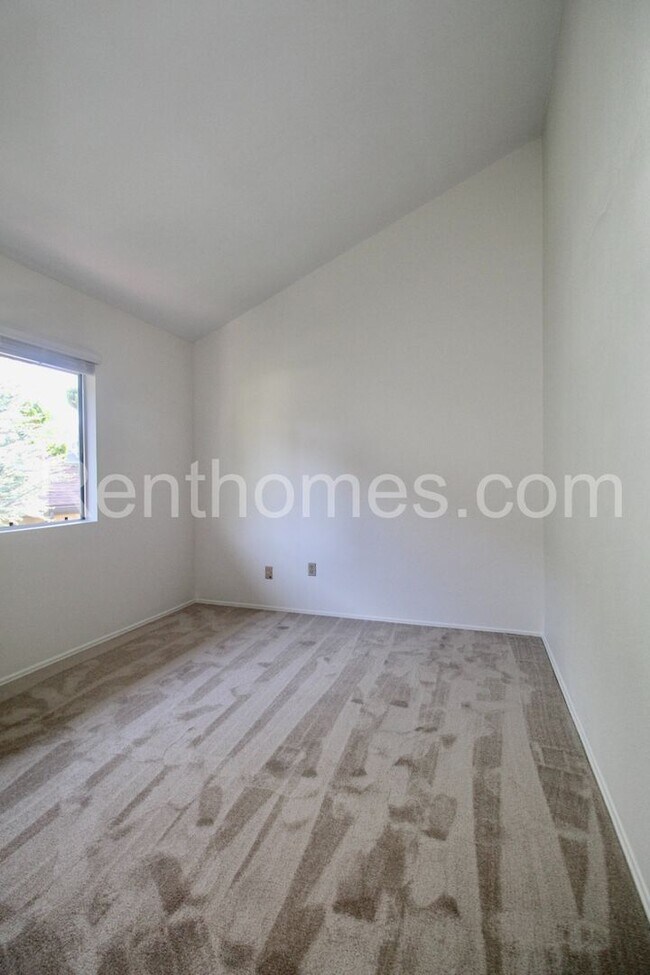 Building Photo - 10258 Grayfox Dr