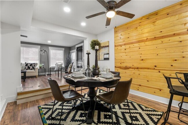 Building Photo - 2802 Palm Dr