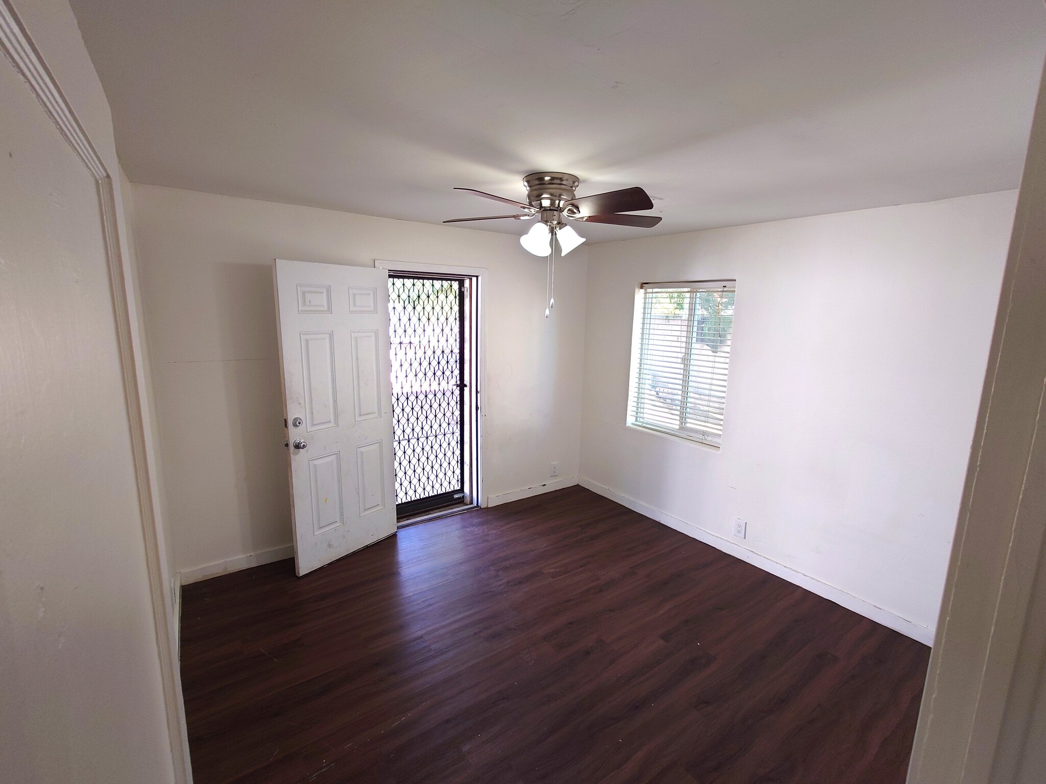 Bedroom - 5946 W Myrtle Ave