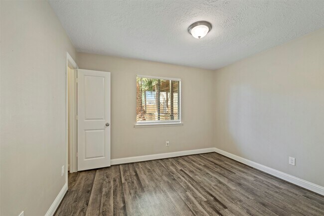 Building Photo - 119 Wood Hollow Dr