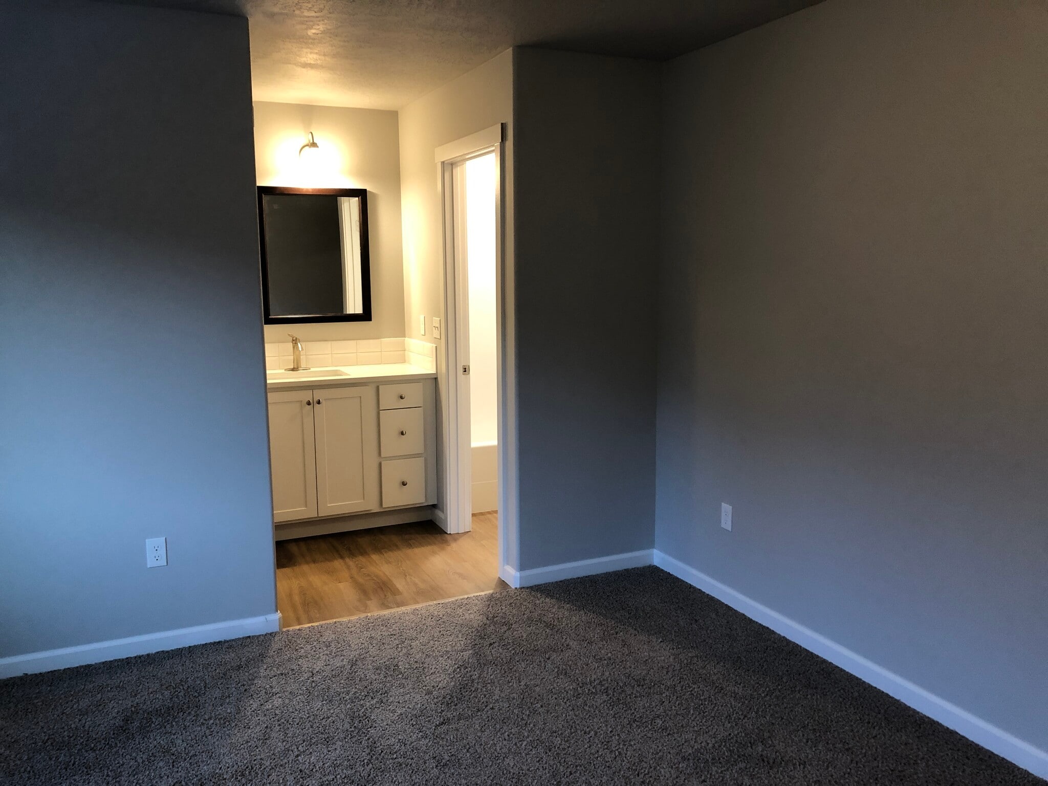 Building Photo - 1358 SW Center St