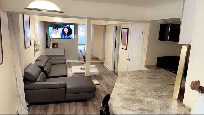 Building Photo - 1624 S Throop St