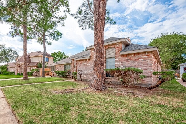 Building Photo - 14818 La Rana Dr