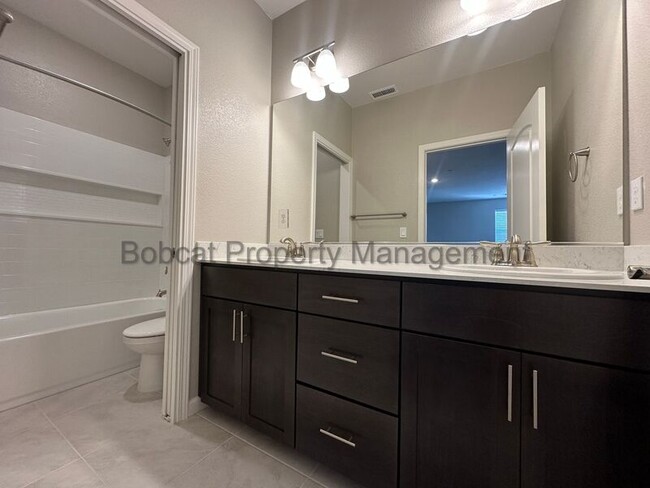 Building Photo - 864 Furlong Dr