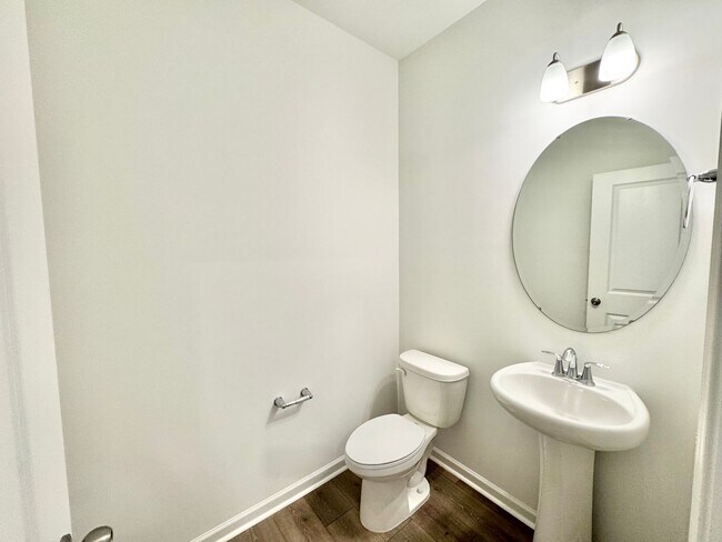 Building Photo - 4 br 2.5 ba home in the Kensington community  READY May 20TH  Close to I-85