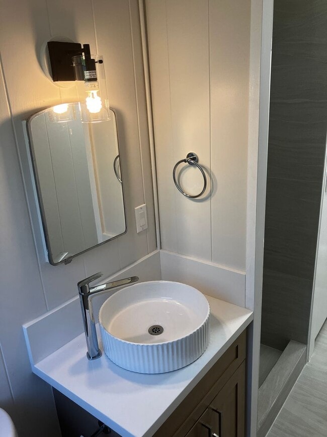 Building Photo - Pets Allowed 1BD 1BA 1PRK - 726 Hausten St Unit B