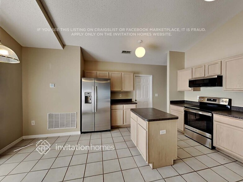 Building Photo - 1402 Whispering Woods Way