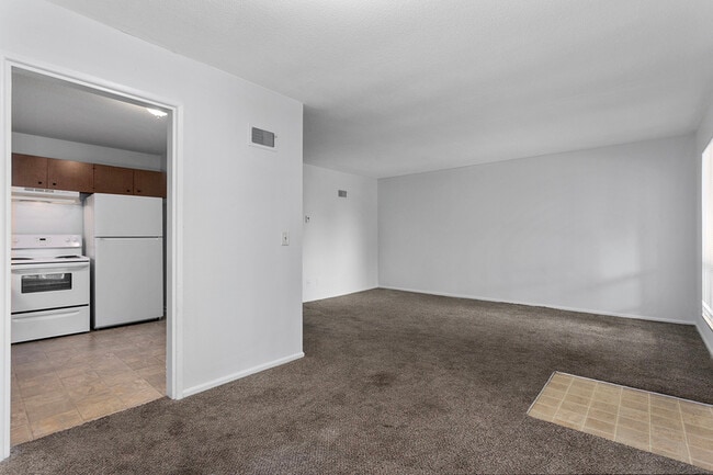 Building Photo - 418 W 89th St