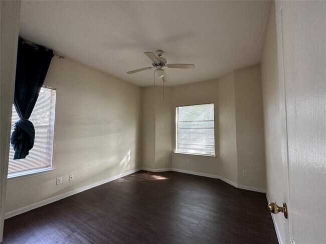 Building Photo - 6000-10 Shepherd Mountain Cove