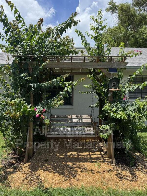 Building Photo - 8601 Sunnydale Ln