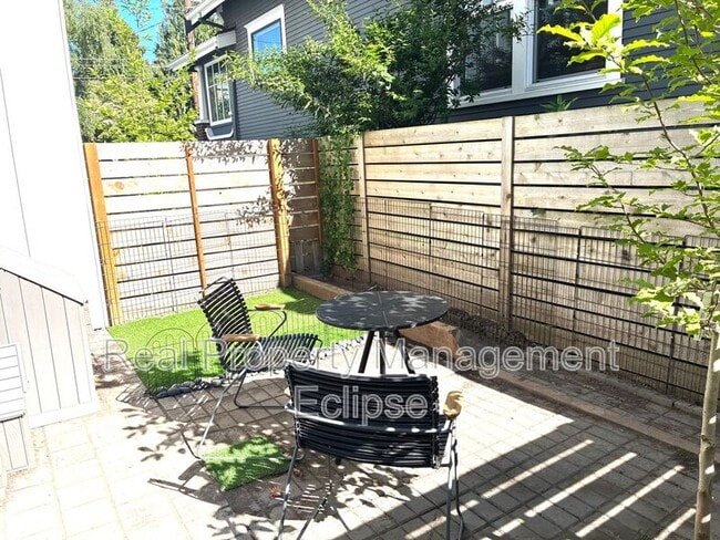 Building Photo - 2925 39th Ave SW