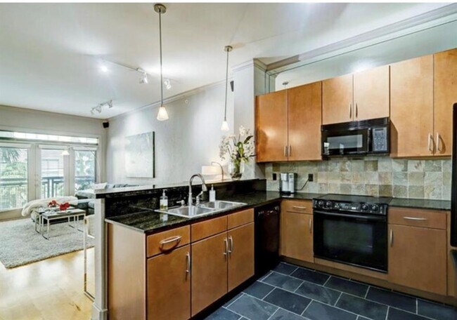 Building Photo - 1901 Post Oak Blvd