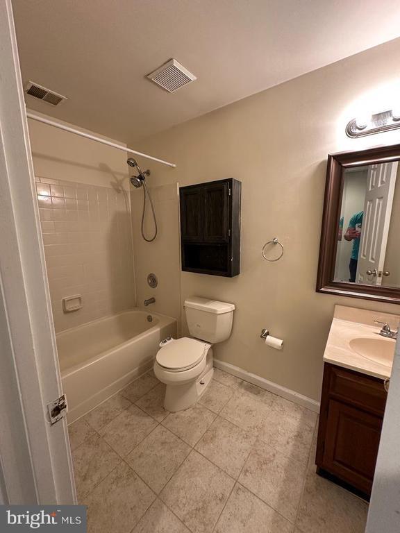 Building Photo - 893 Broad Oaks Dr