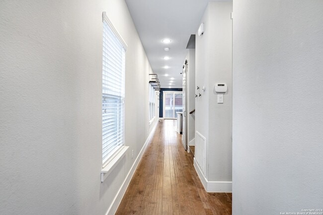 Building Photo - 507 Elmhurst Ave