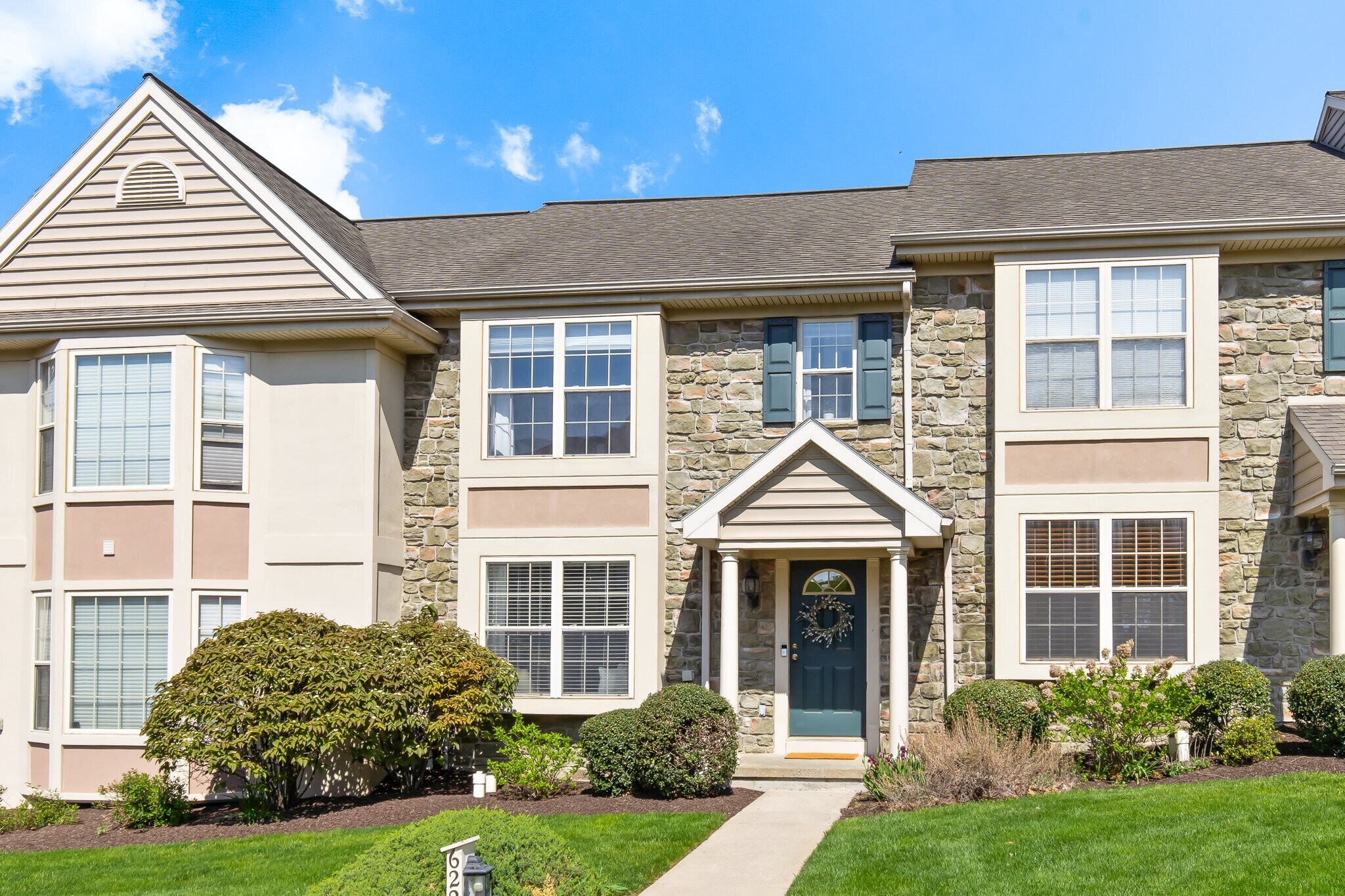 Building Photo - 622 Royal View Dr