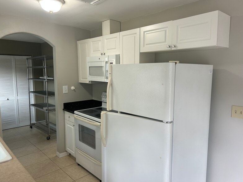 Kitchen - 134 Burns Ave