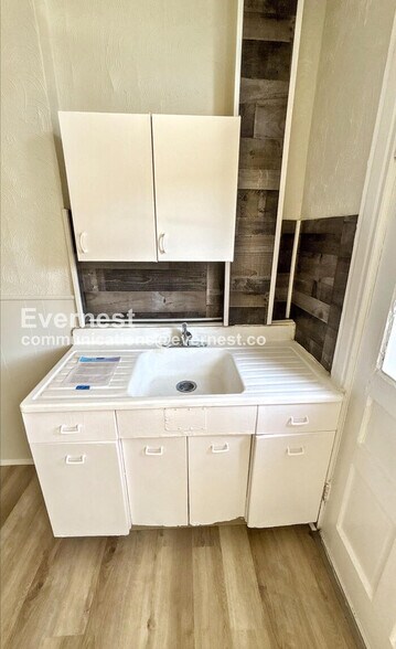 Building Photo - 3720 Fairview Ave