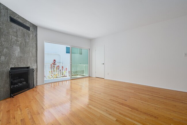living room/deck area - 1134 23rd St