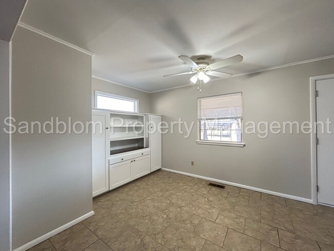 Building Photo - For Lease | Midtown Duplex | $1100 Rent